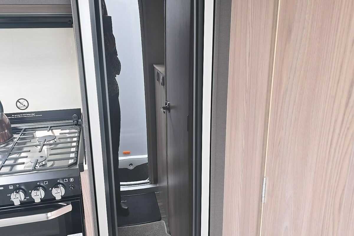 2026 CONQUEROR 480 FRIDGE