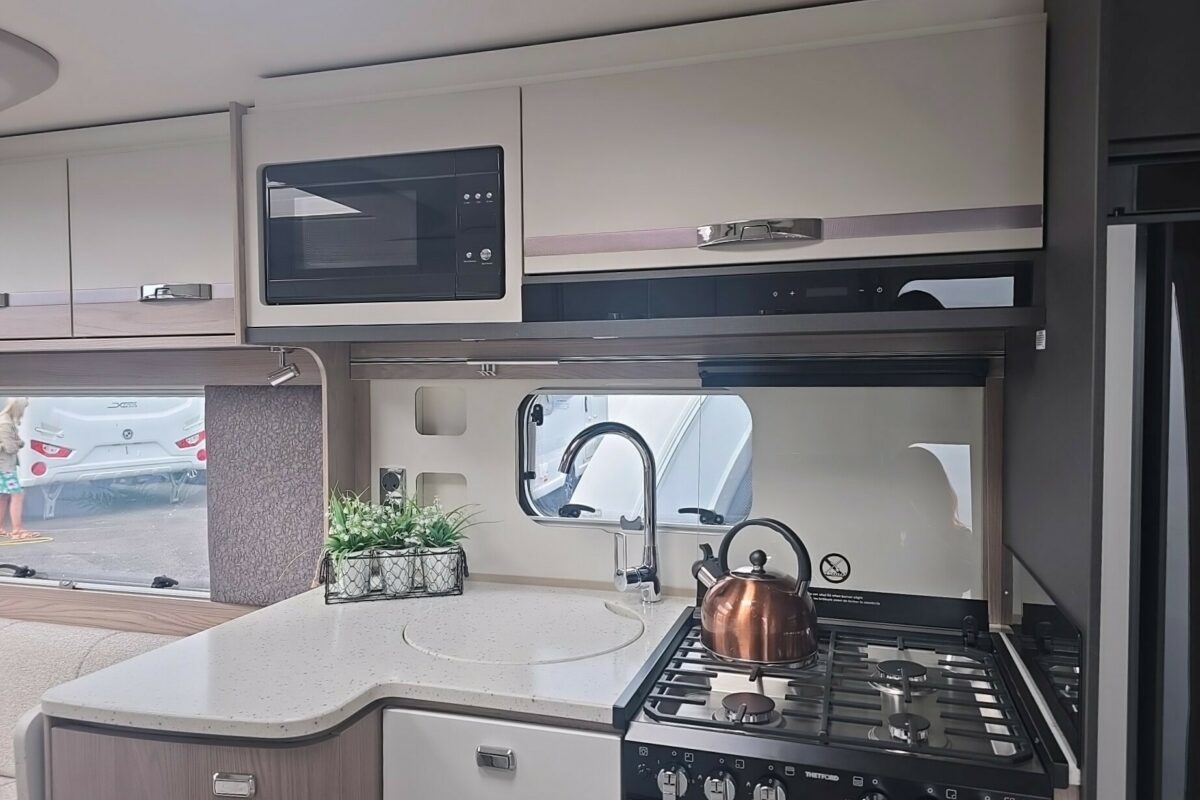 2026 CONQUEROR 480 MICROWAVE