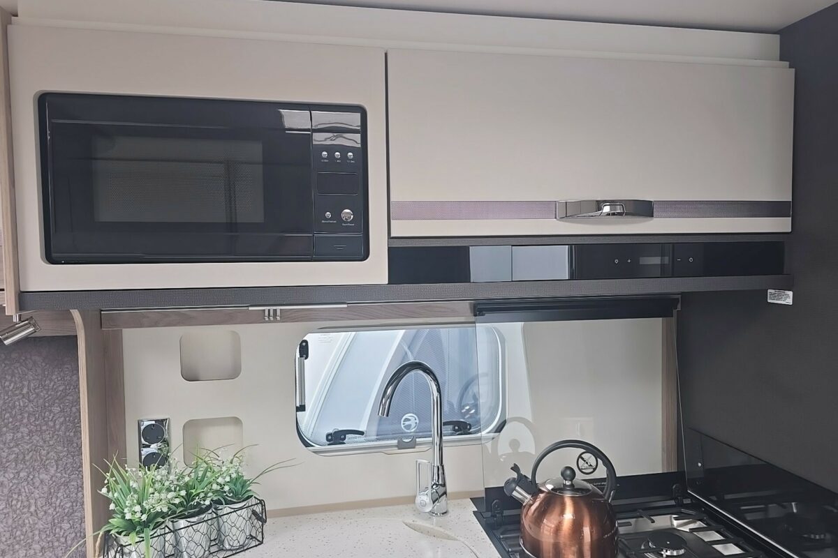 2026 CONQUEROR 480 MICROWAVE