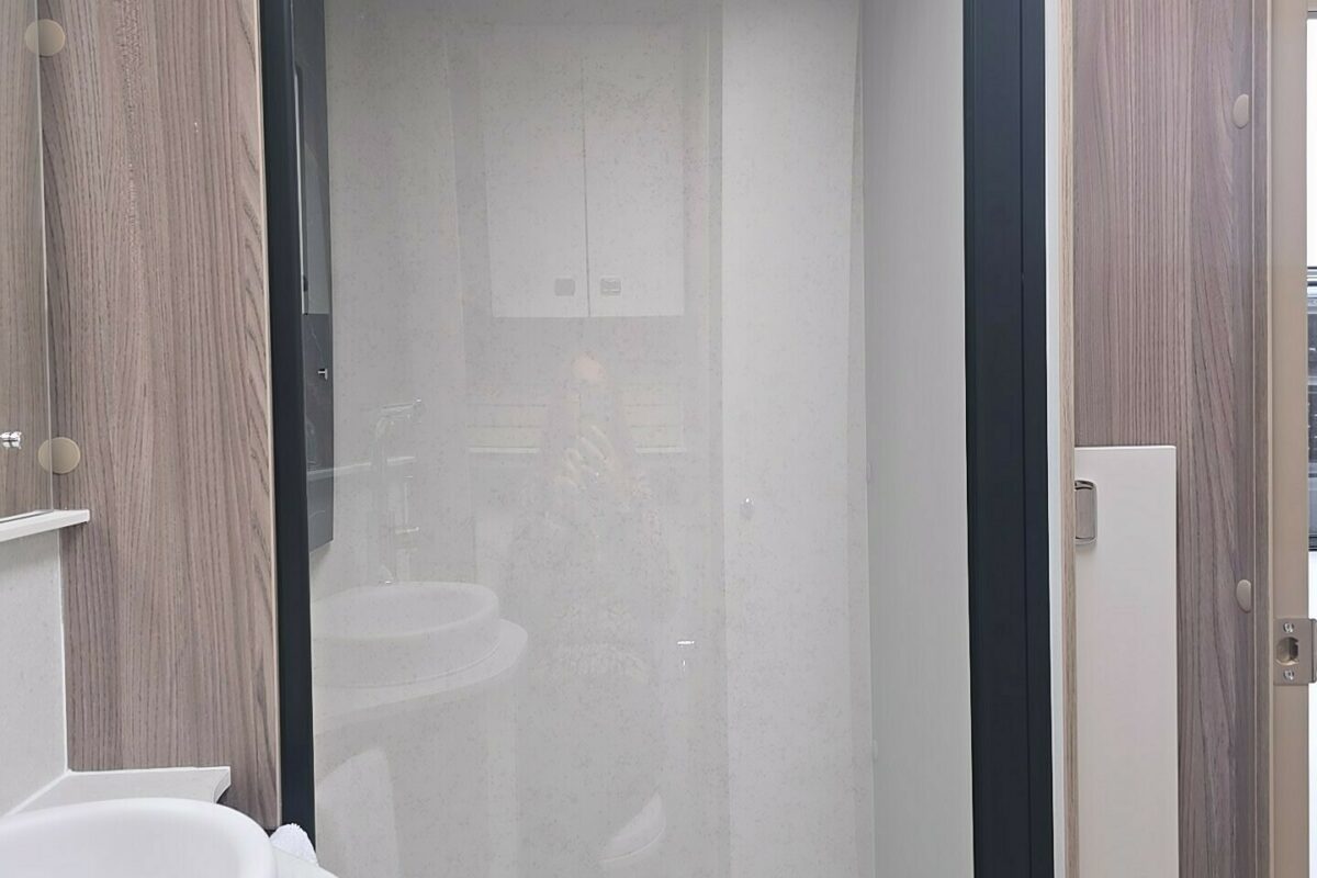 2026 CONQUEROR 480 SHOWER