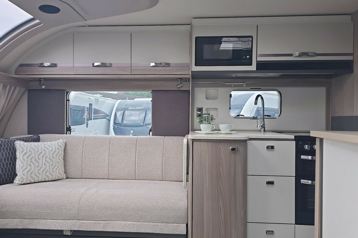 2026 CONQUEROR 645 GRANDE SEAT