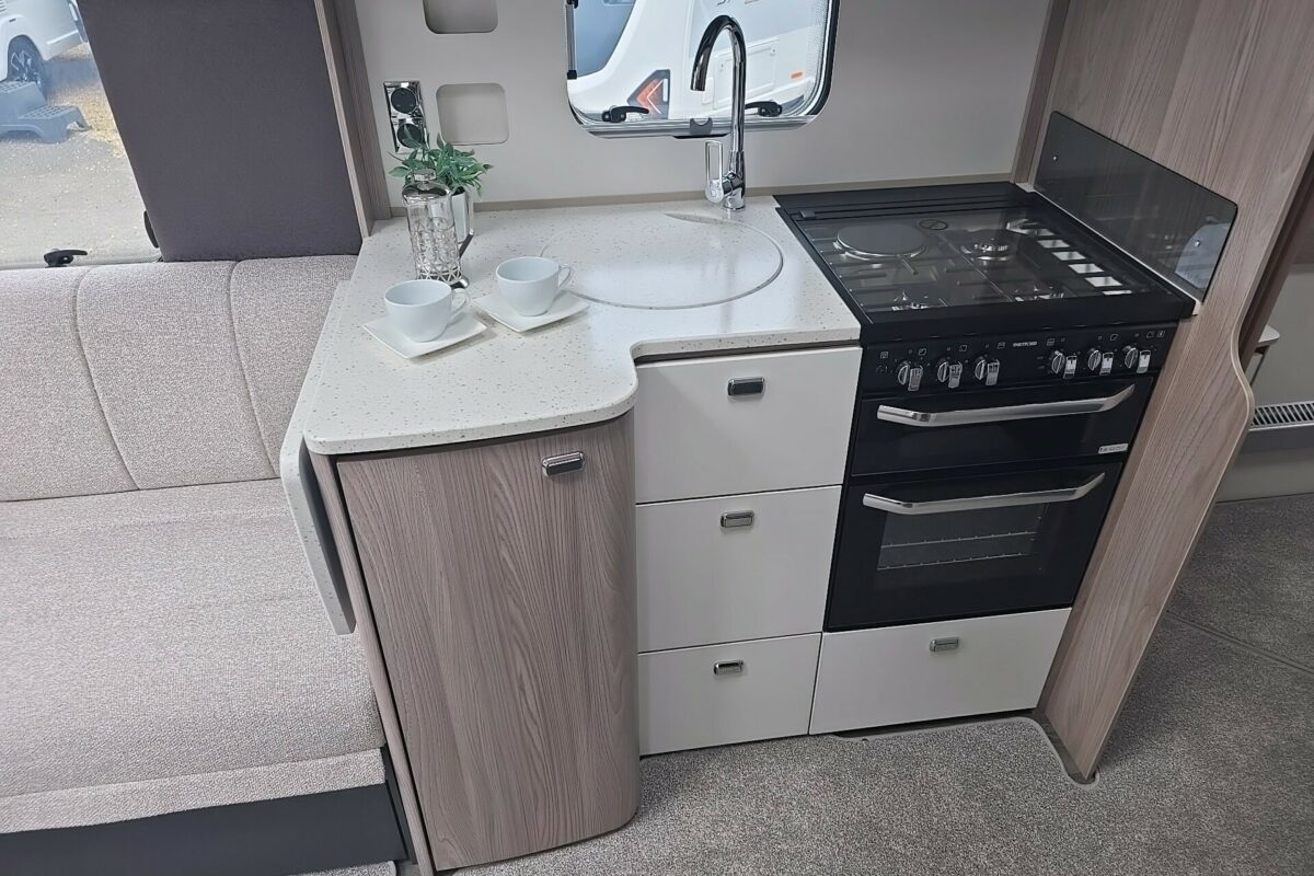 2026 CONQUEROR 645 GRANDE KITCHEN