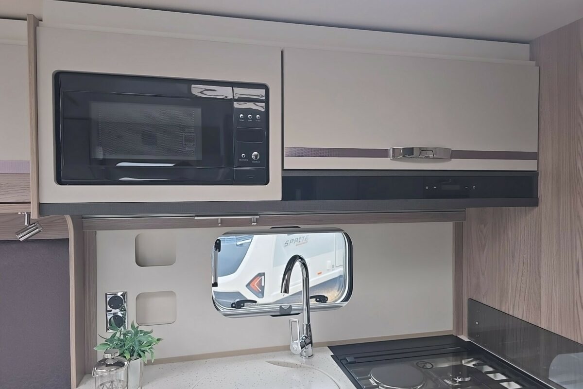 2026 CONQUEROR 645 GRANDE MICROWAVE