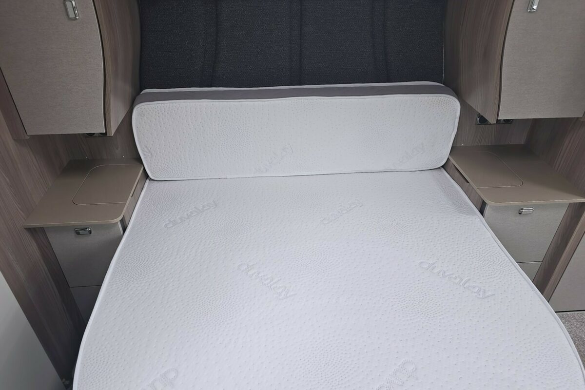 2026 CONQUEROR 645 GRANDE BED