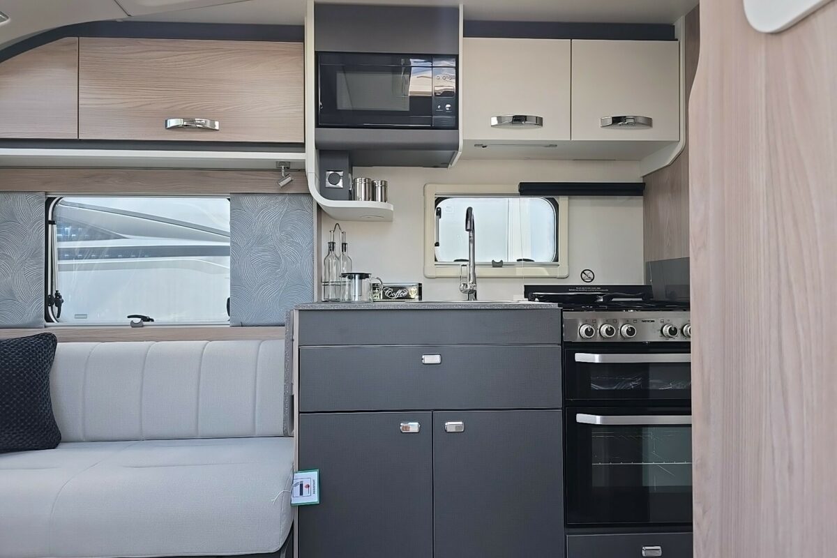 2026 SWIFT CHALLENGER 560 ENTRANCE