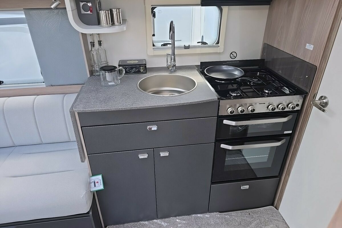 2026 SWIFT CHALLENGER 560 KITCHEN