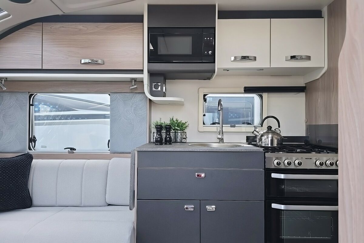 2026 SWIFT CHALLENGER 580 ENTRANCE