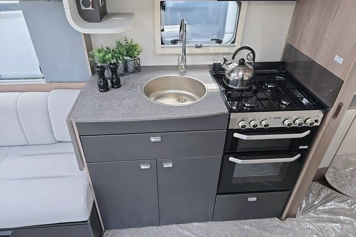 2026 SWIFT CHALLENGER 580 KITCHEN
