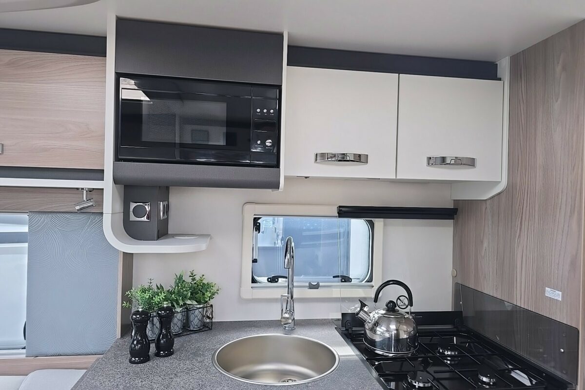 2026 SWIFT CHALLENGER 580 KITCHEN