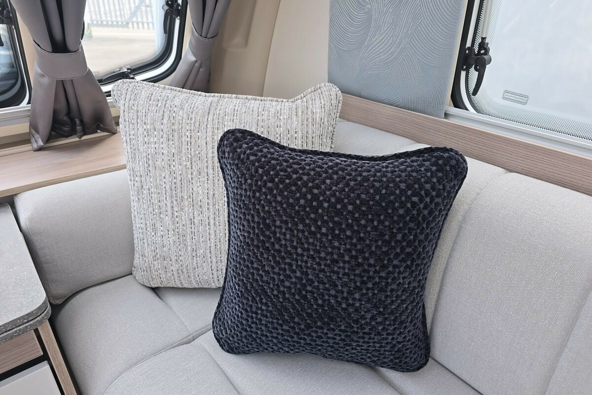 2026 SWIFT CHALLENGER 580CUSHIONS