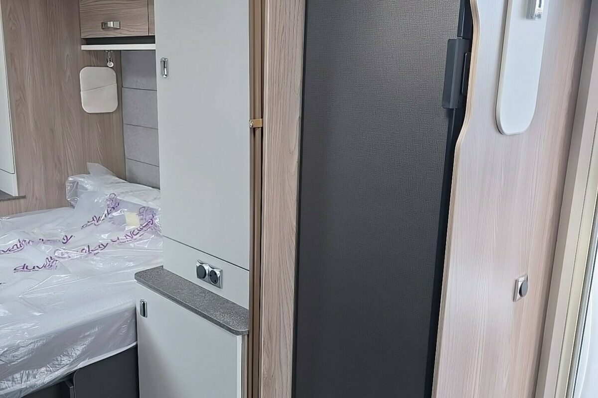 2026 SWIFT CHALLENGER 580 FRIDGE