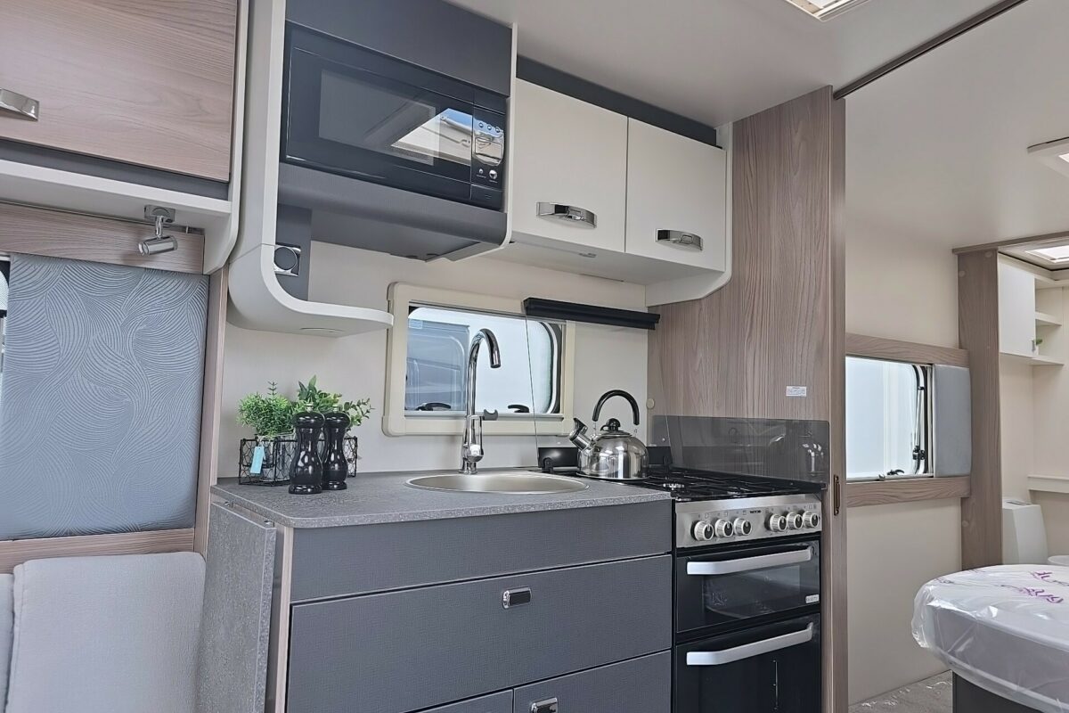 2026 SWIFT CHALLENGER 580 KITCHEN