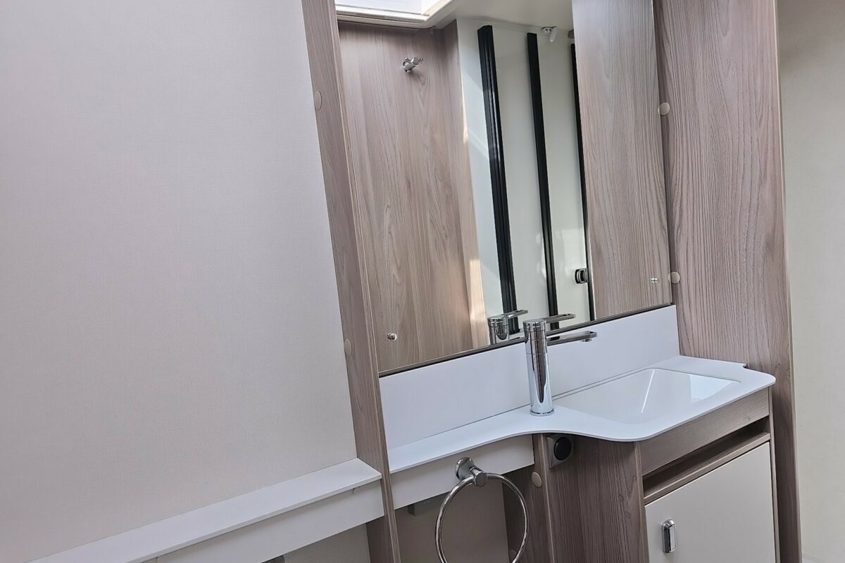 2026 SWIFT CHALLENGER 580 WASHROOM