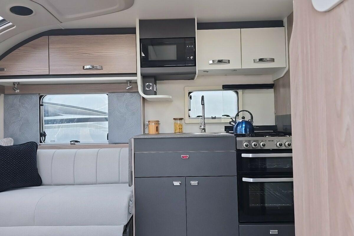 2026 SWIFT CHALLENGER  580 GRANDE ENTRANCE