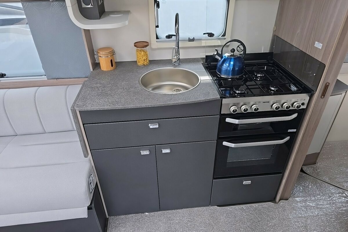 2026 SWIFT CHALLENGER  580 GRANDE KITCHEN