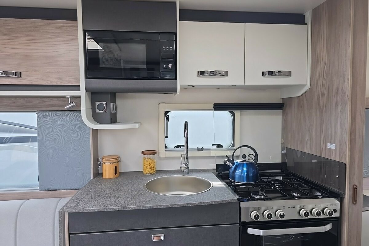 2026 SWIFT CHALLENGER  580 GRANDE KITCHEN