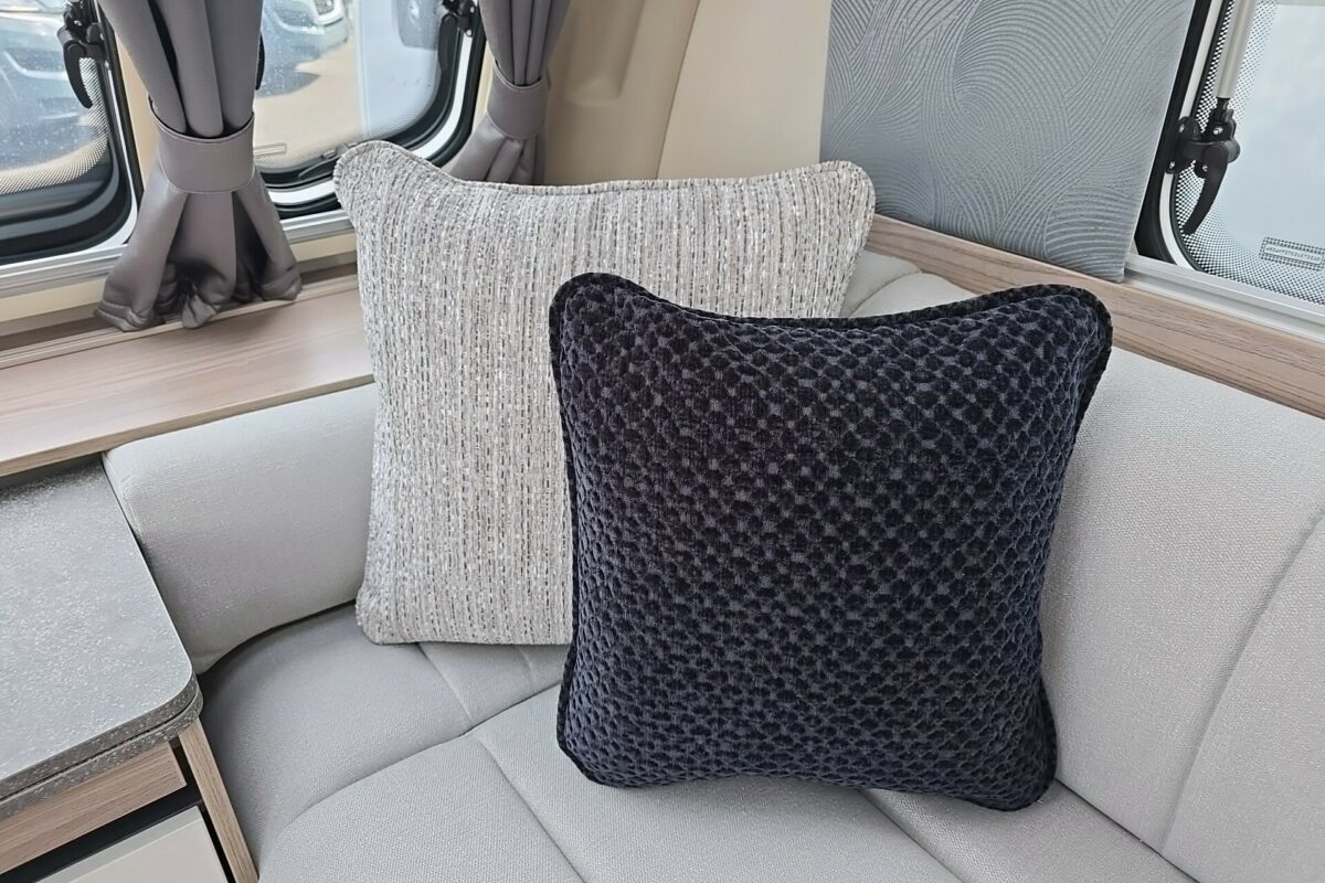 2026 SWIFT CHALLENGER  580 GRANDE CUSHIONS