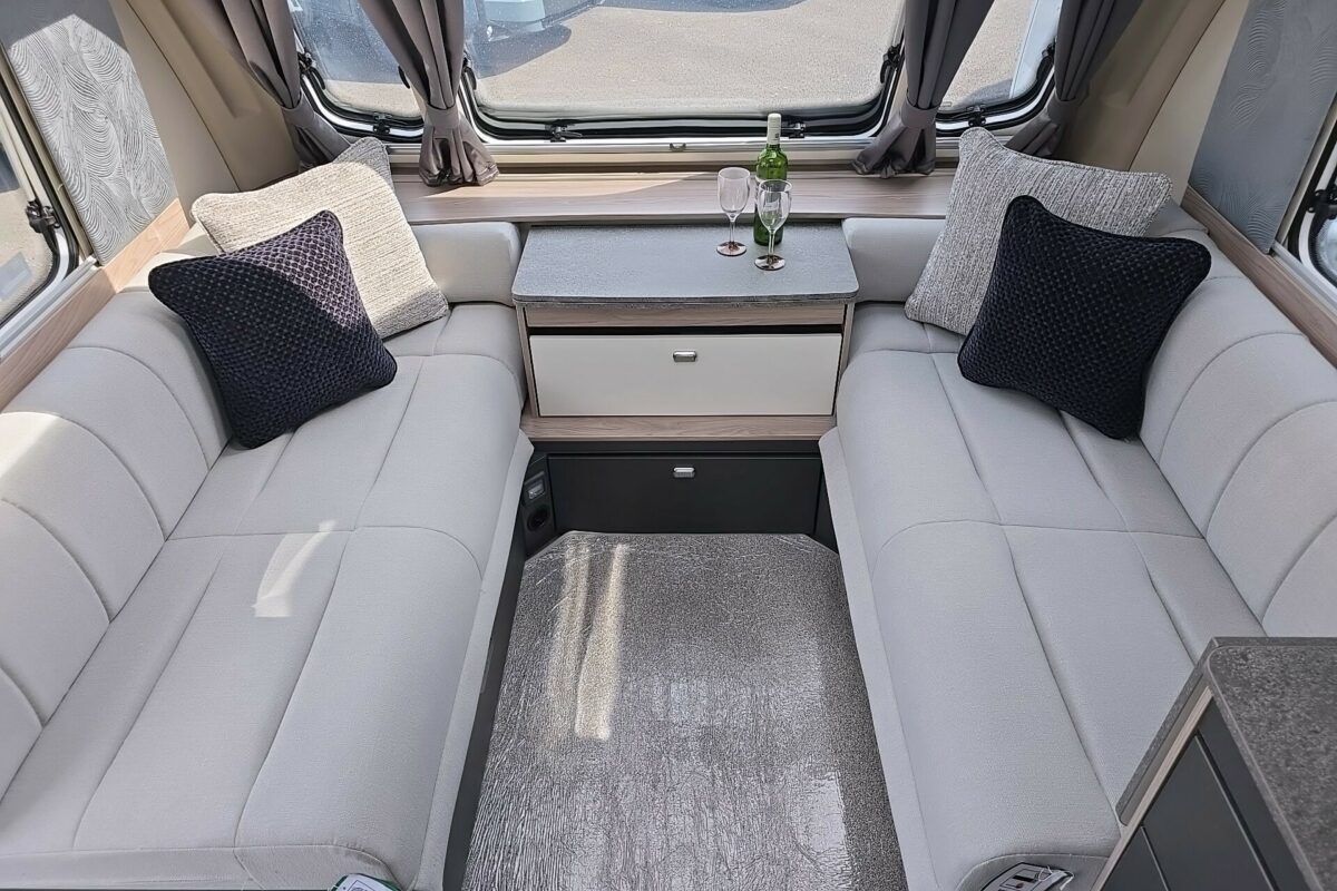 2026 SWIFT CHALLENGER  580 GRANDE SEATING