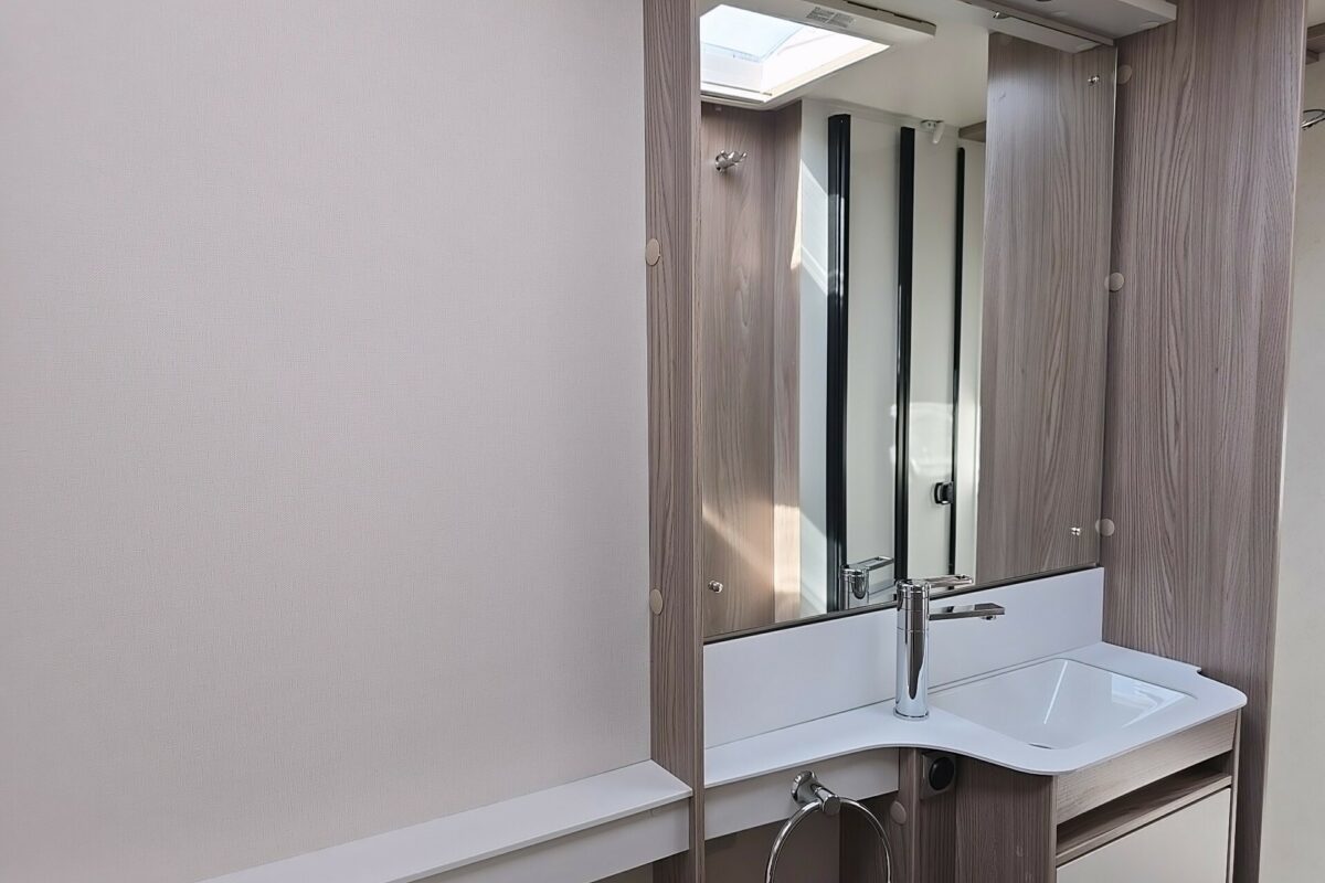 2026 SWIFT CHALLENGER  580 GRANDE WASHROOM