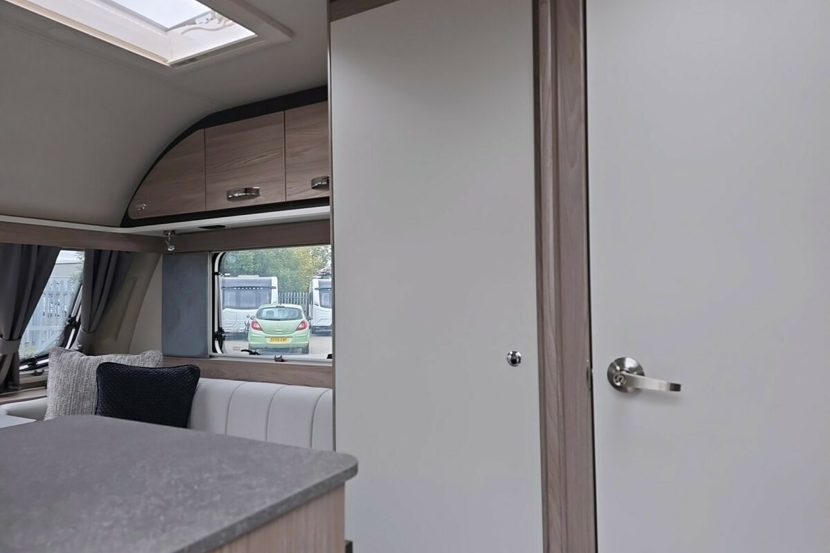 2026 SWIFT CHALLENGER 390 ENTRANCE