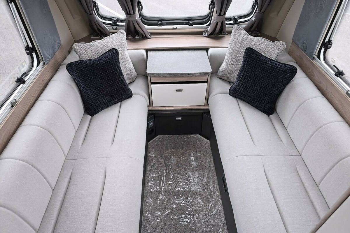 2026 SWIFT CHALLENGER 390 SEATING