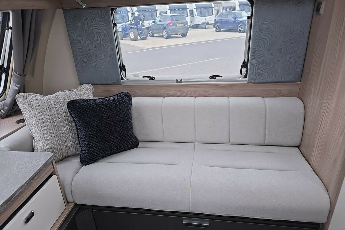 2026 SWIFT CHALLENGER 390 SEAT