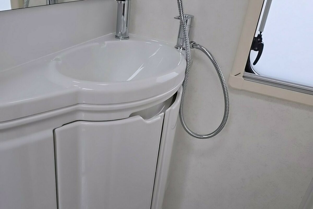 2026 SWIFT CHALLENGER 390 WASHROOM