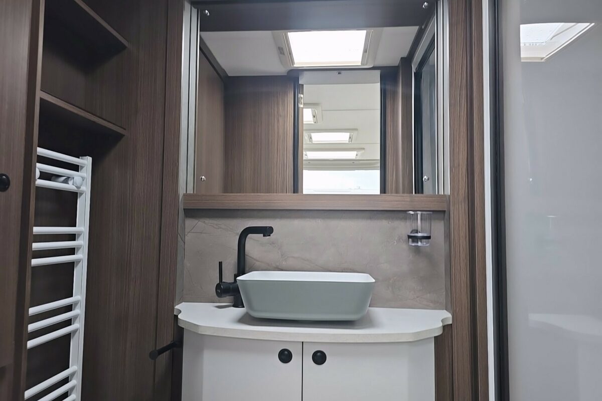 2026 COACHMAN LASER XTRA 480 WASHROOM