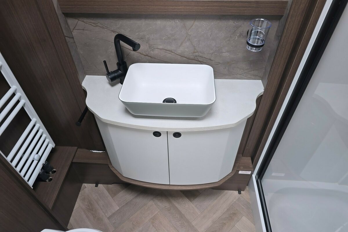 2026 COACHMAN LASER XTRA 480 WASHROOM