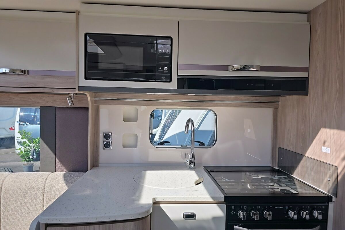 2026 SWIFT CONQUEROR 580 GRANDE KITCHEN
