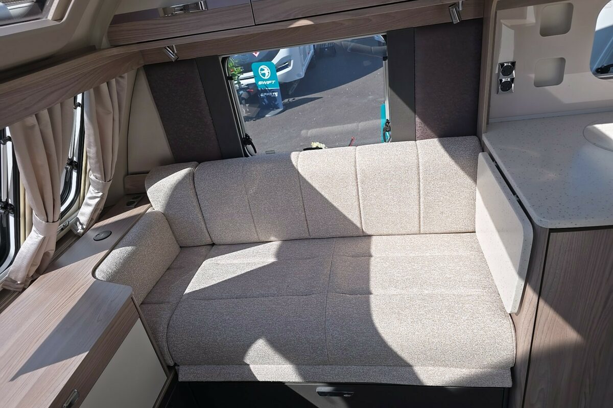 2026 SWIFT CONQUEROR 580 GRANDE SEAT
