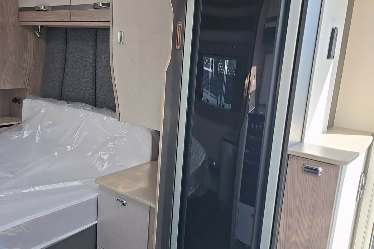 2026 SWIFT CONQUEROR 580 GRANDE FRIDGE