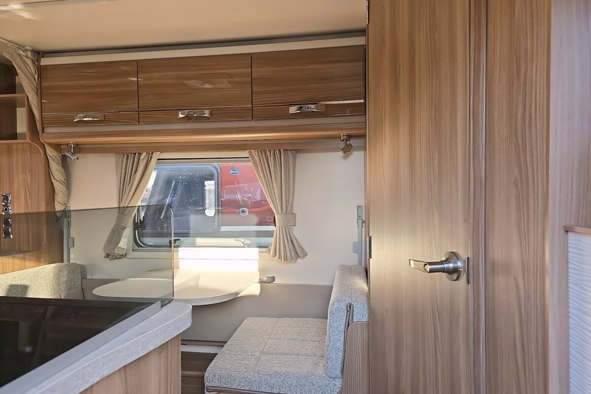 2020 SWIFT FAIRWAY PLATINUM 530 ENTRANCE