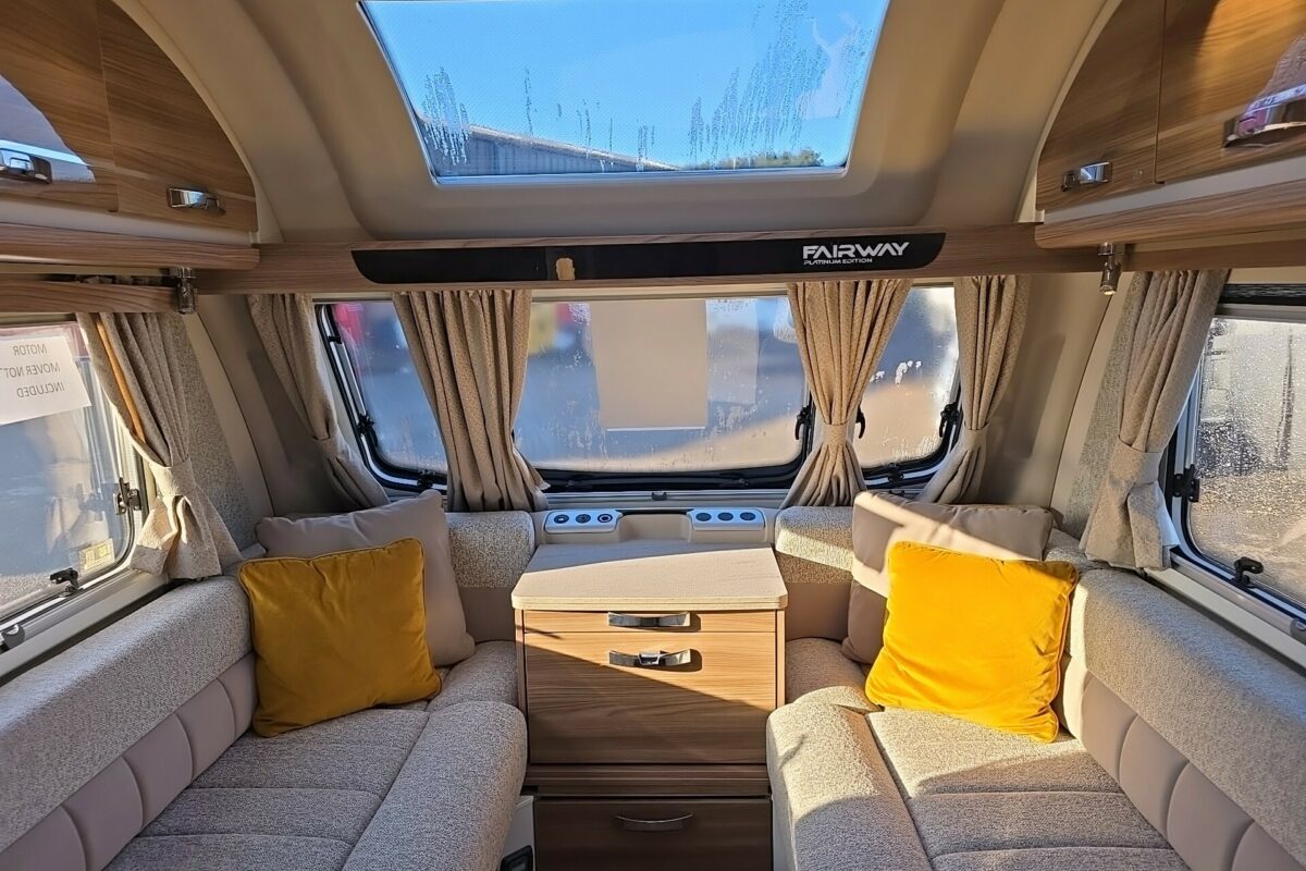 2020 SWIFT FAIRWAY PLATINUM 530 LOUNGE VIEW