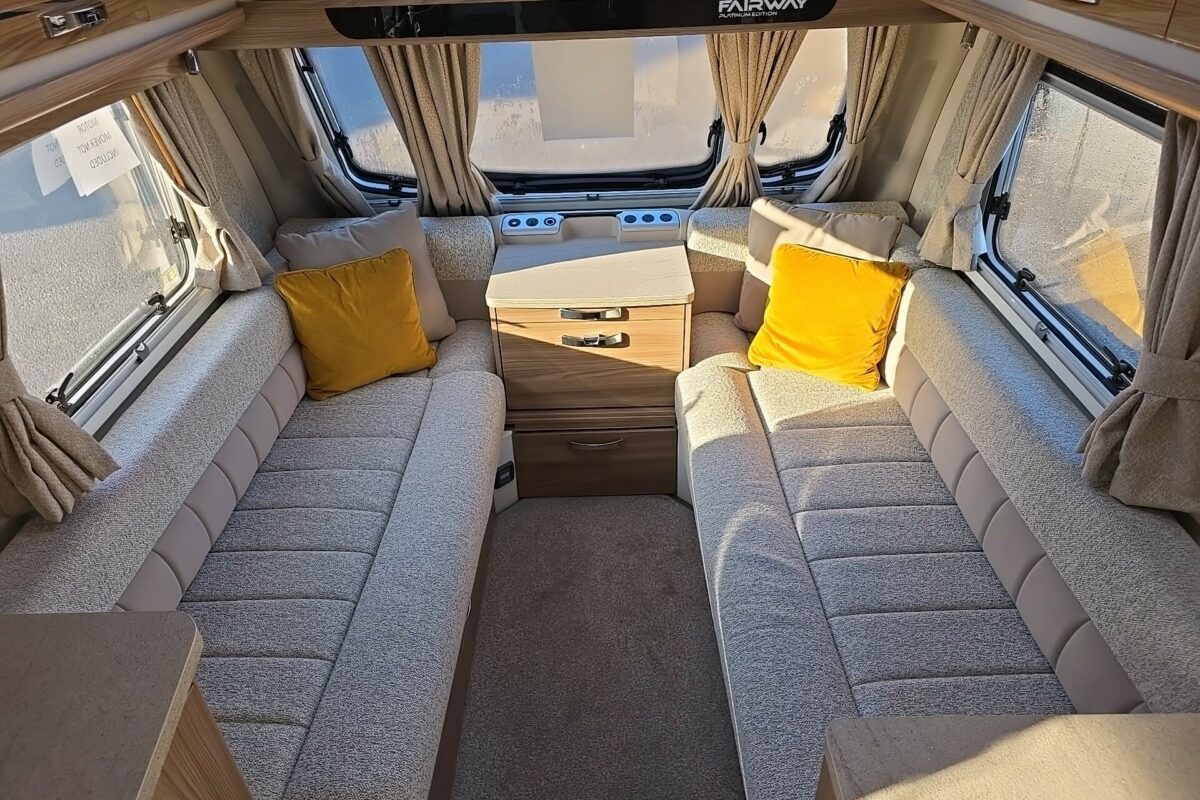 2020 SWIFT FAIRWAY PLATINUM 530 SEATING