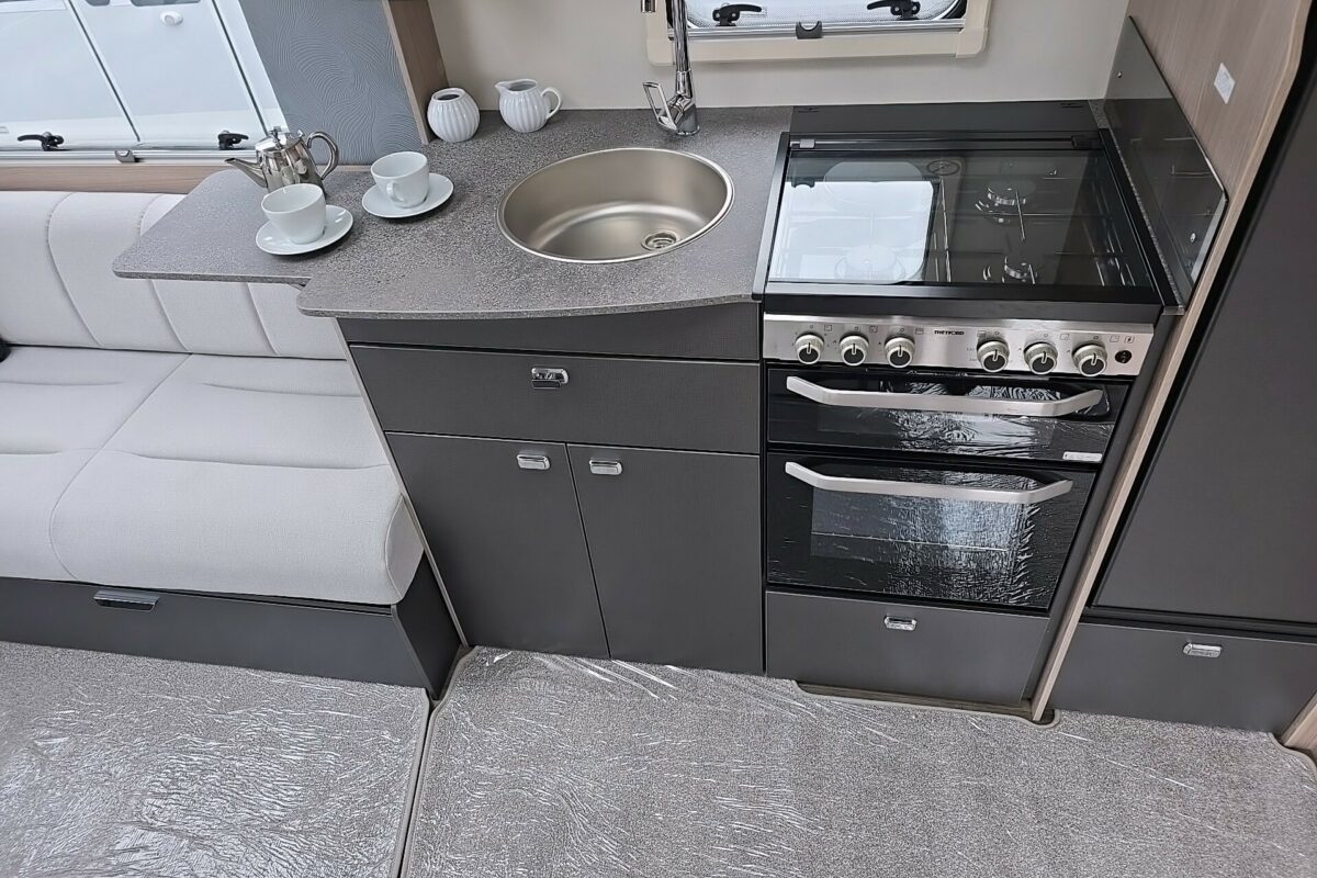 2026 SWIFT CHALLENGER 480 KITCHEN