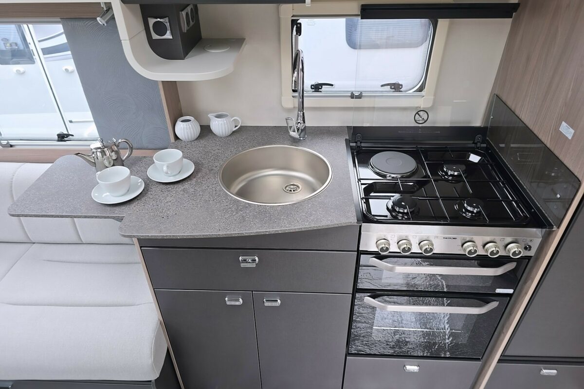 2026 SWIFT CHALLENGER 480 KITCHEN