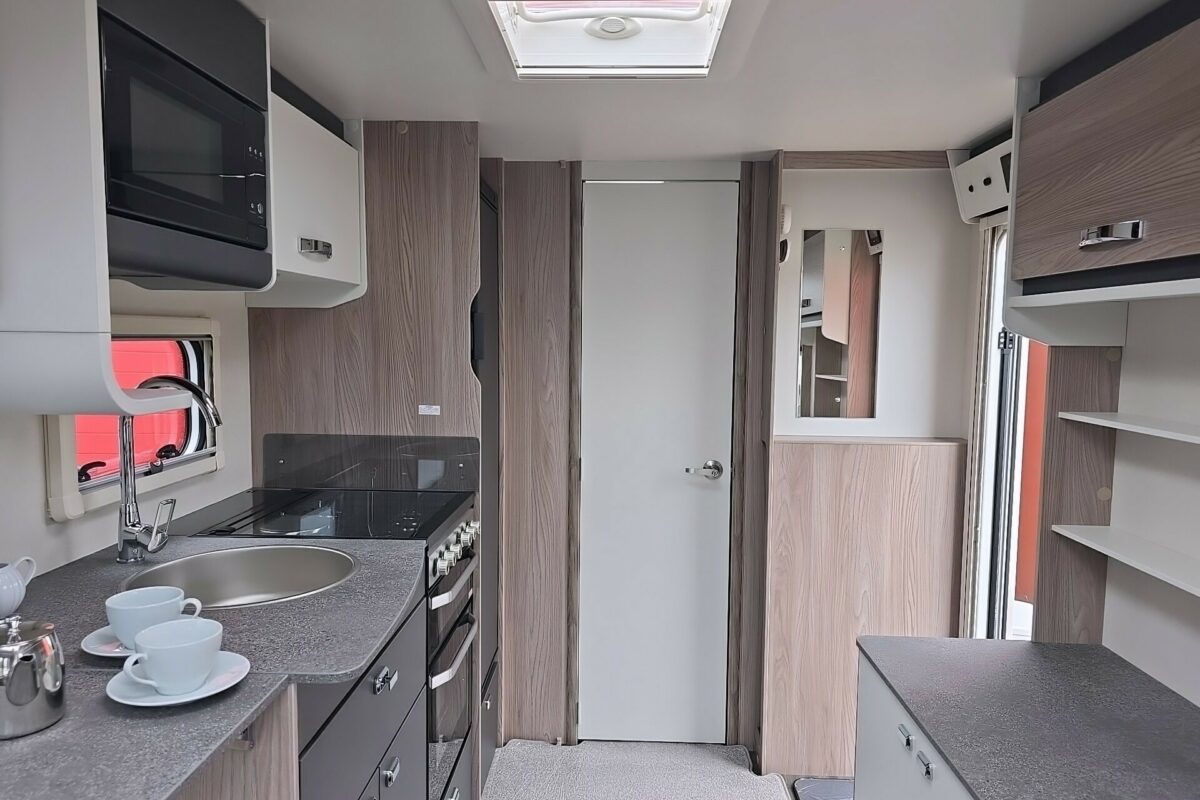 2026 SWIFT CHALLENGER 480 FRONT TO REAR