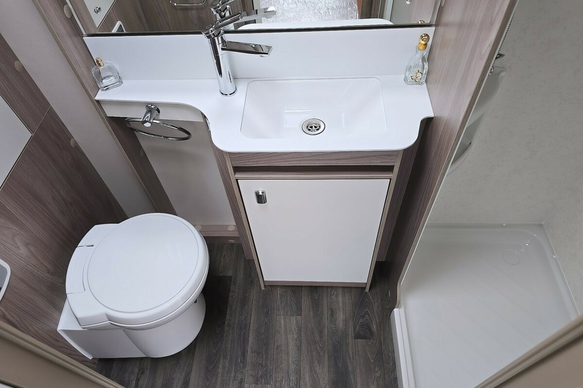 2026 SWIFT CHALLENGER 480 WASHROOM