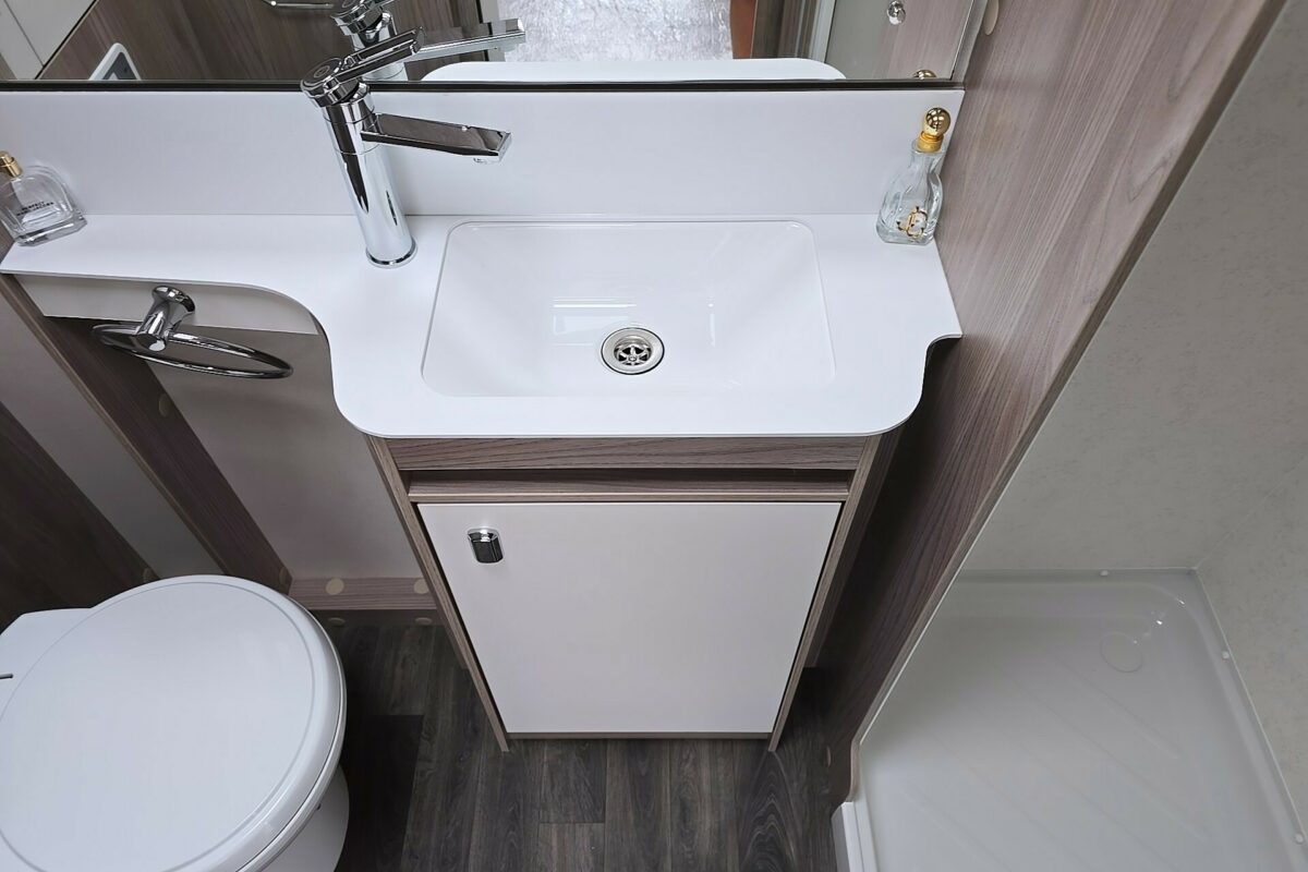 2026 SWIFT CHALLENGER 480 WASHROOM