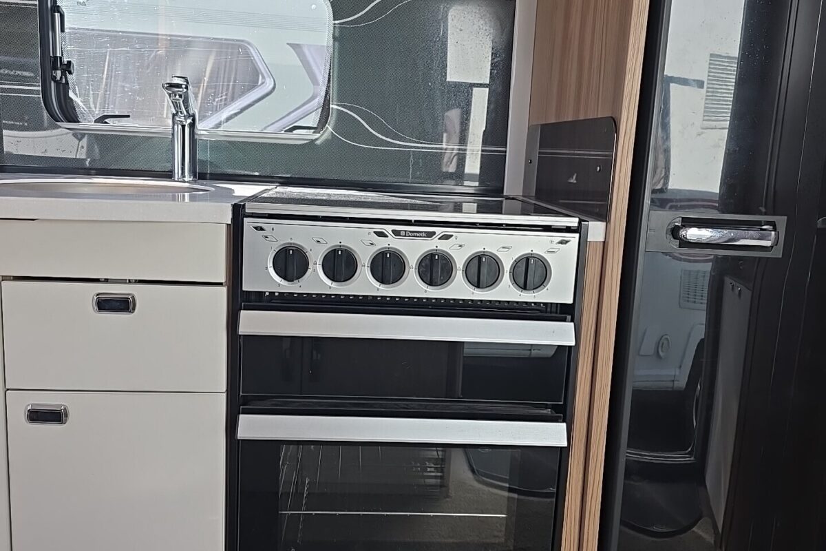 2017 SWIFT ELEGANCE 480 COOKER