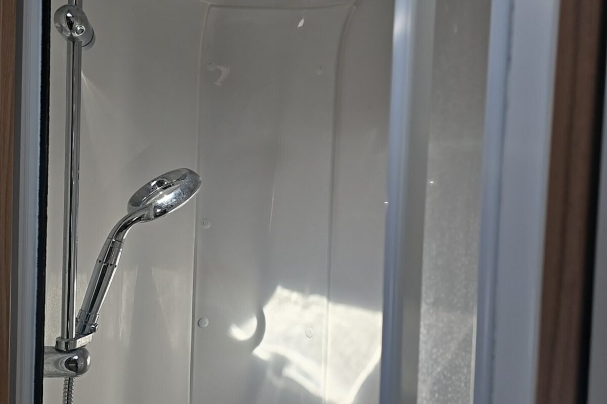 2017 SWIFT ELEGANCE 480 SHOWER