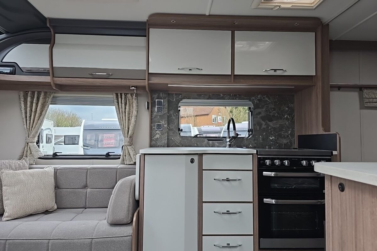 2025 COACHMAN VIP 575