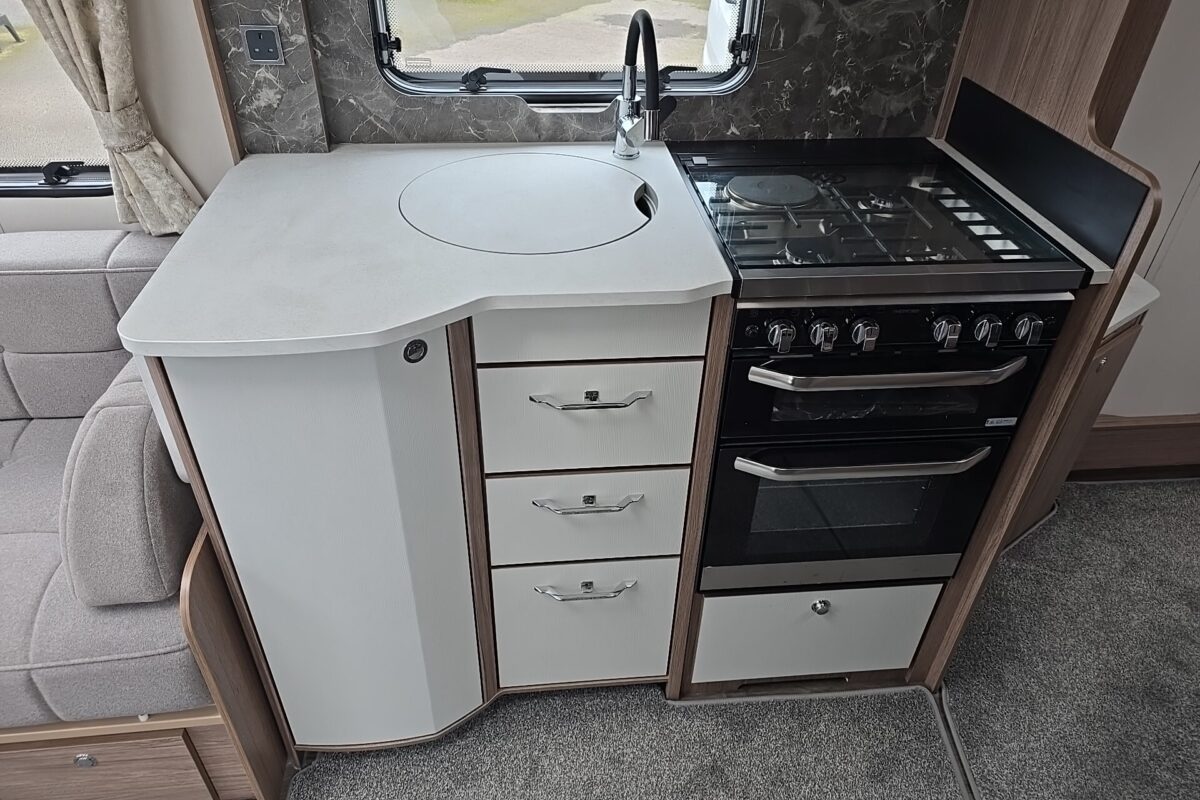 2025 COACHMAN VIP 575