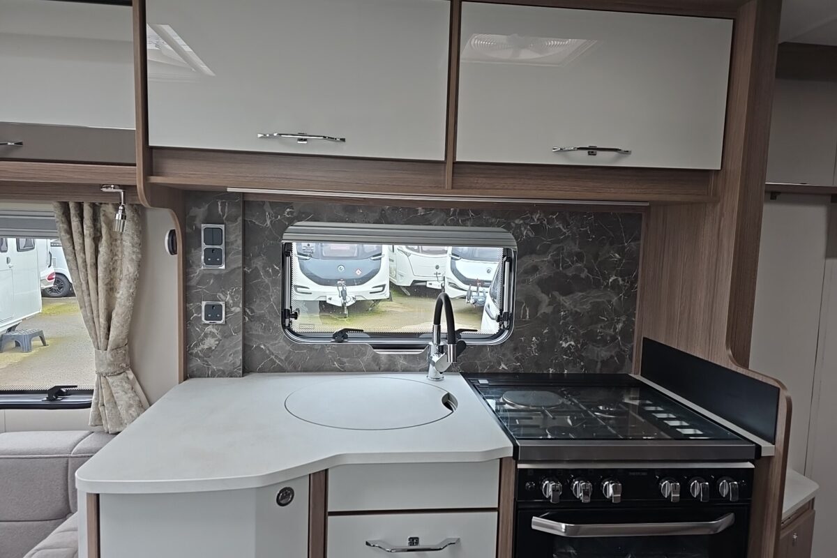 2025 COACHMAN VIP 575