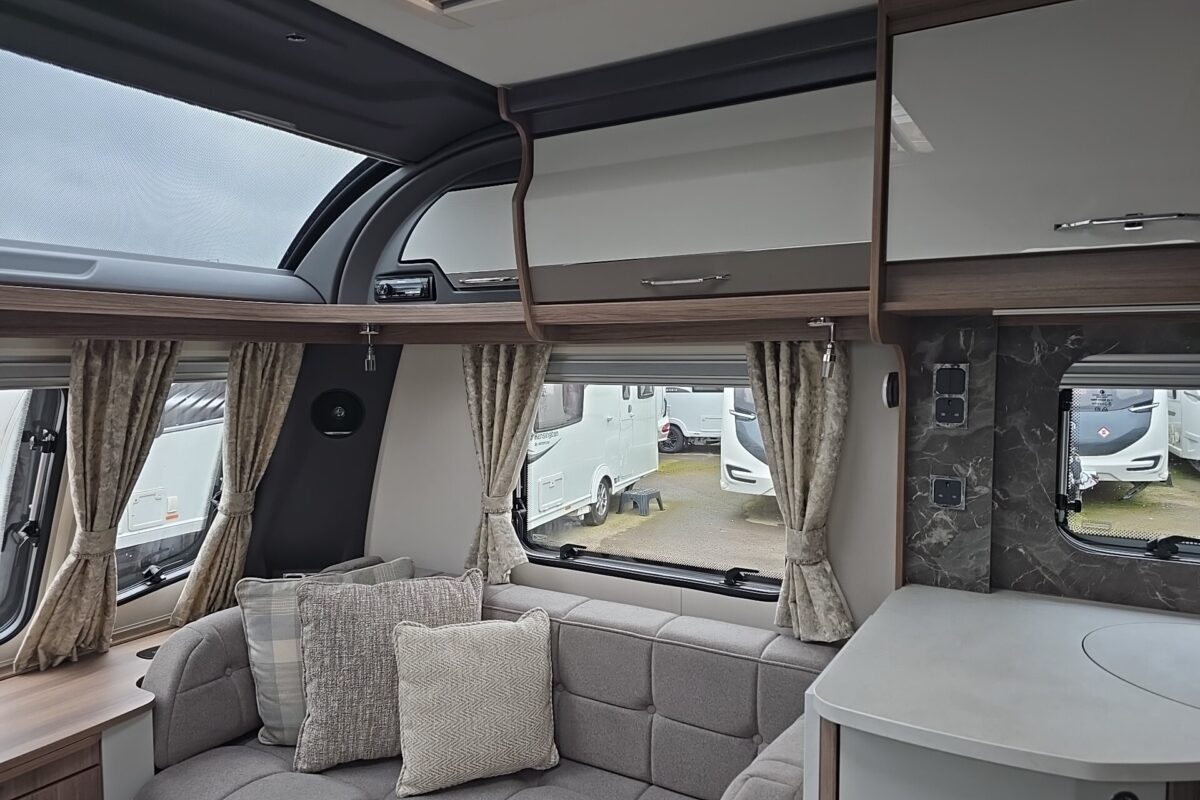 2025 COACHMAN VIP 575