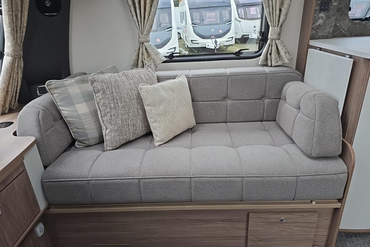 2025 COACHMAN VIP 575