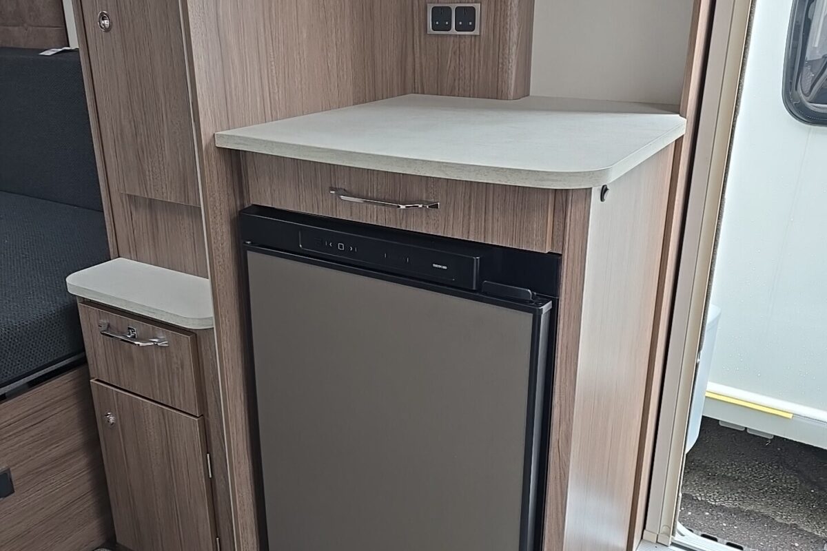 2025 COACHMAN VIP 575