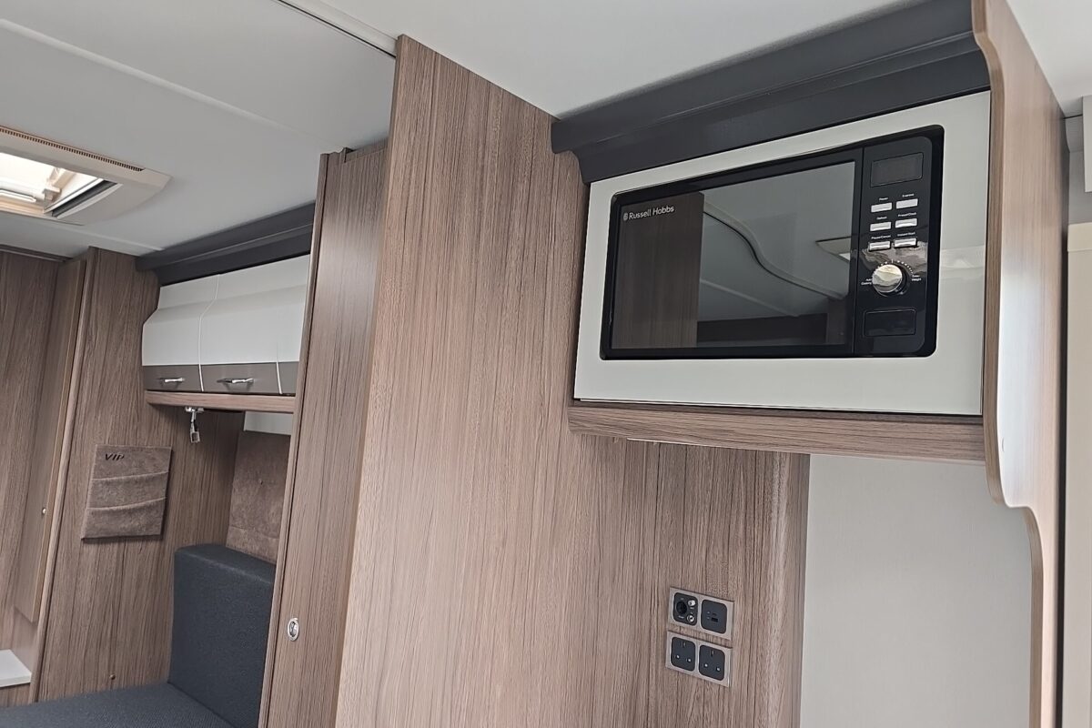 2025 COACHMAN VIP 575