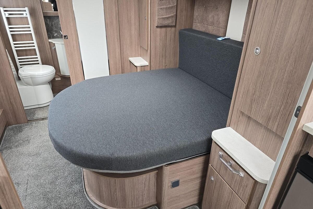 2025 COACHMAN VIP 575